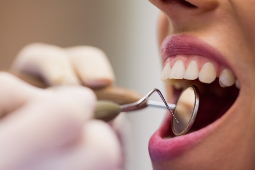Rozmnażanie się bakterii w jamie ustnej